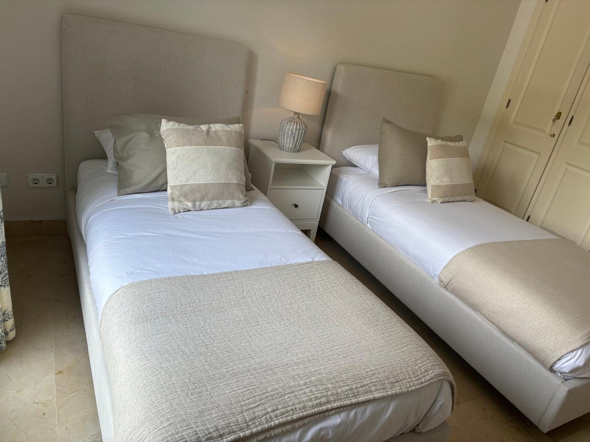 Apartment In El Presidente Beach Side New Golden Mile เอสเตโปนา ภายนอก รูปภาพ