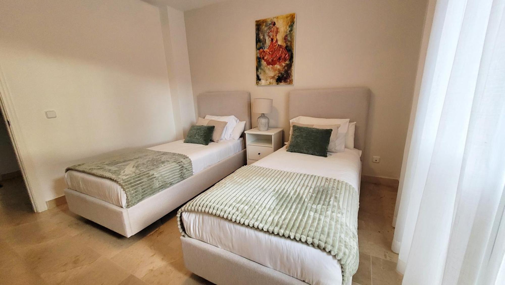 Apartment In El Presidente Beach Side New Golden Mile เอสเตโปนา ภายนอก รูปภาพ